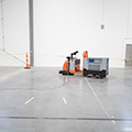 Autonomous_warehouse_vehicles_Toyota_Pallet_Truck_pallet_pickup_5