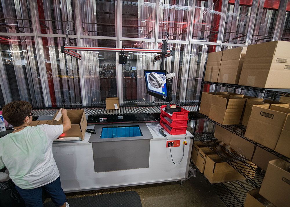 Distribution center Automation for picking and packing boxes