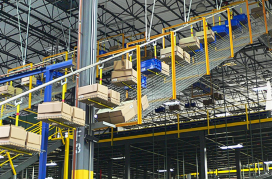 Overhead_monorail_conveyor_carrying_boxes