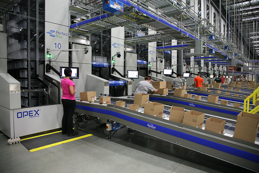 Perfect pick goods to person order fulfillment system