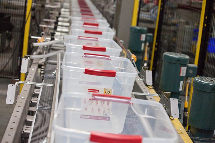 Rubbermaid automated robotic packing system